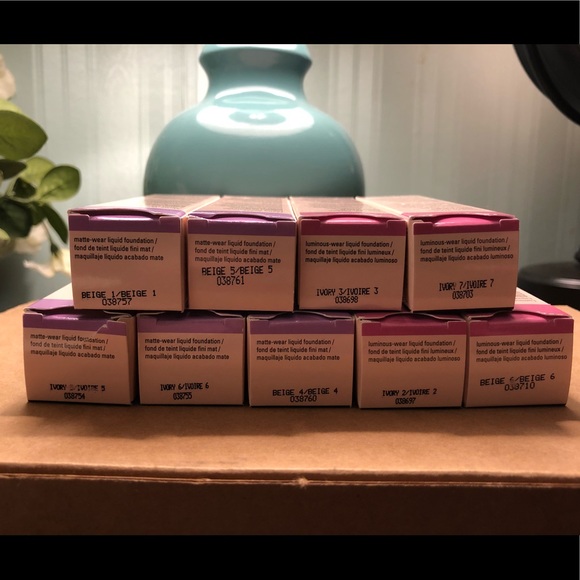 Mary Kay Timewise liquid foundation - Picture 3 of 4